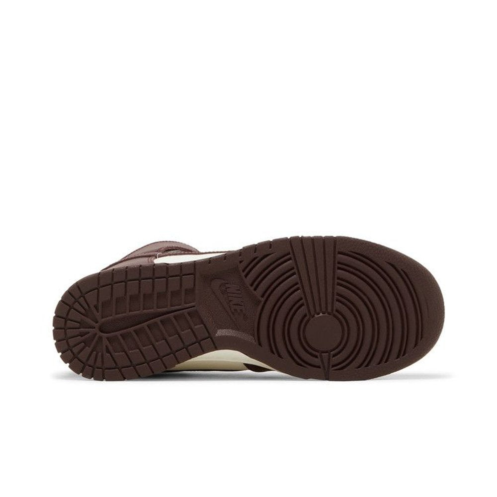 Nike Dunk High Burgundy Crush (W) – zadní pohled | Purekickz
