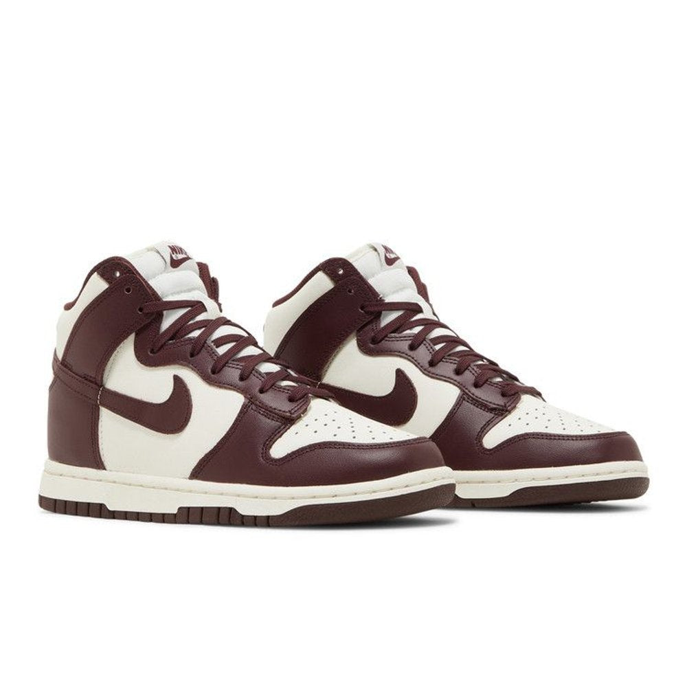Nike Dunk High Burgundy Crush (W) – lifestyle foto | Purekickz