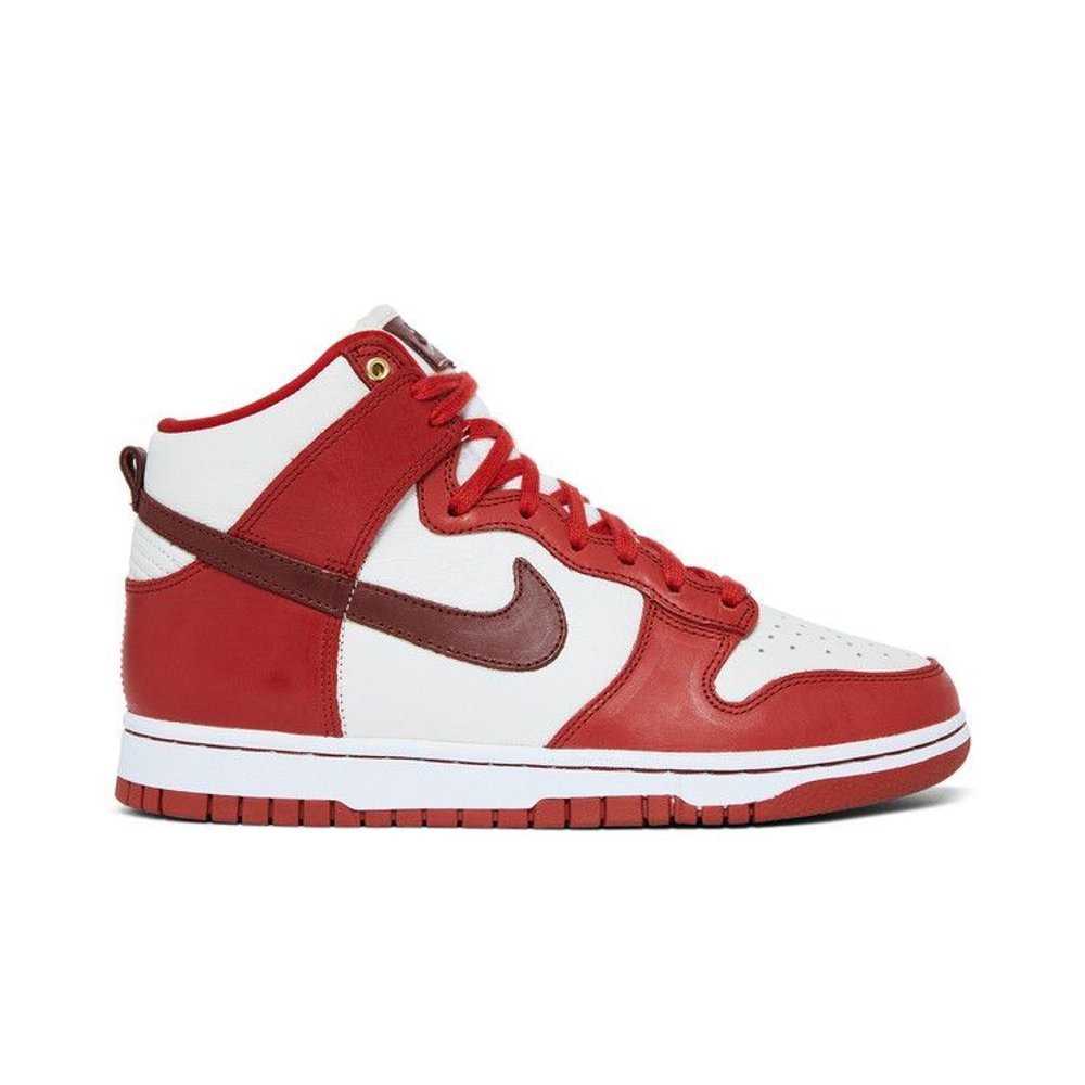 Nike Dunk High LXX Cinnabar – boční pohled | Purekickz