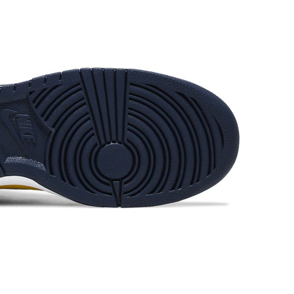 Nike Dunk High Michigan (2020) – pohled shora | Purekickz