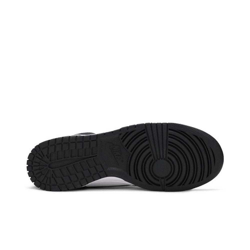 Nike Dunk High Panda (2021) – zadní pohled | Purekickz
