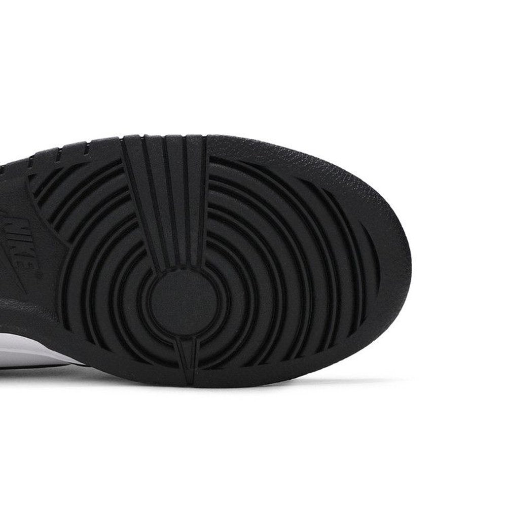 Nike Dunk High Panda (2021) – pohled shora | Purekickz