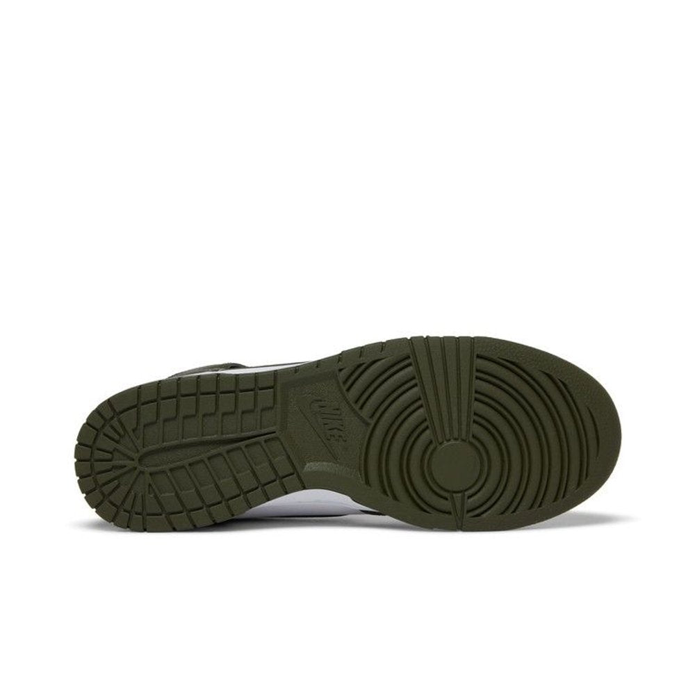 Nike Dunk High Retro Cargo Khaki (2021) – zadní pohled | Purekickz