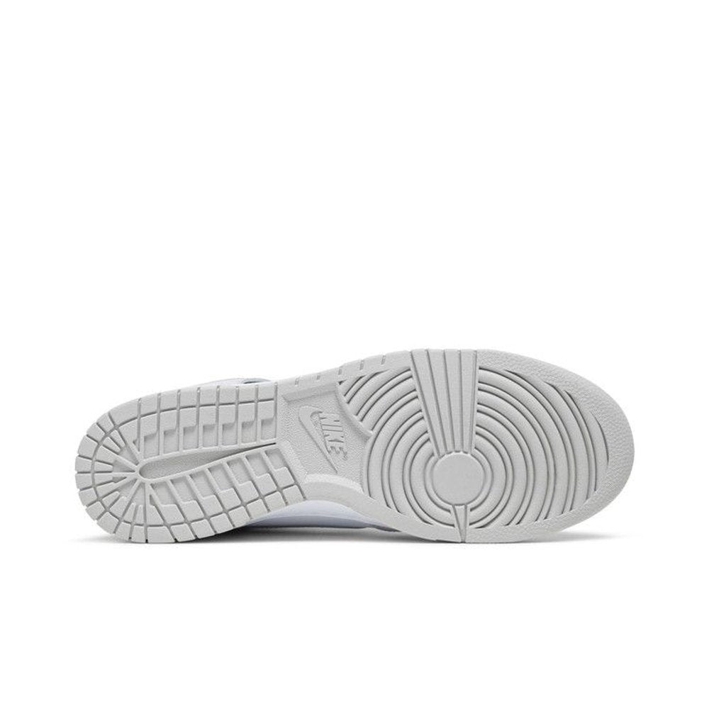Nike Dunk High Retro White Vast Grey – zadní pohled | Purekickz