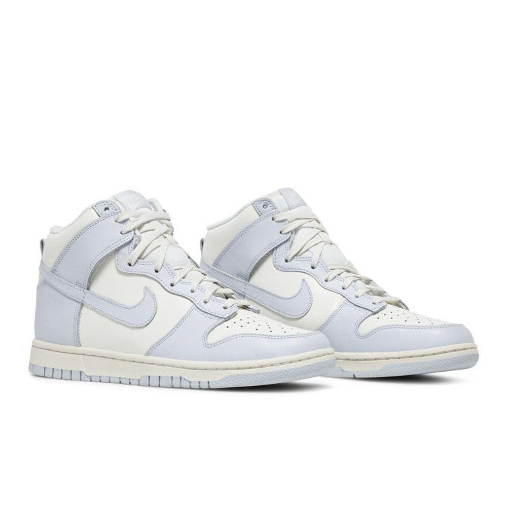 Nike Dunk High Sail Football Grey – lifestyle foto | Purekickz