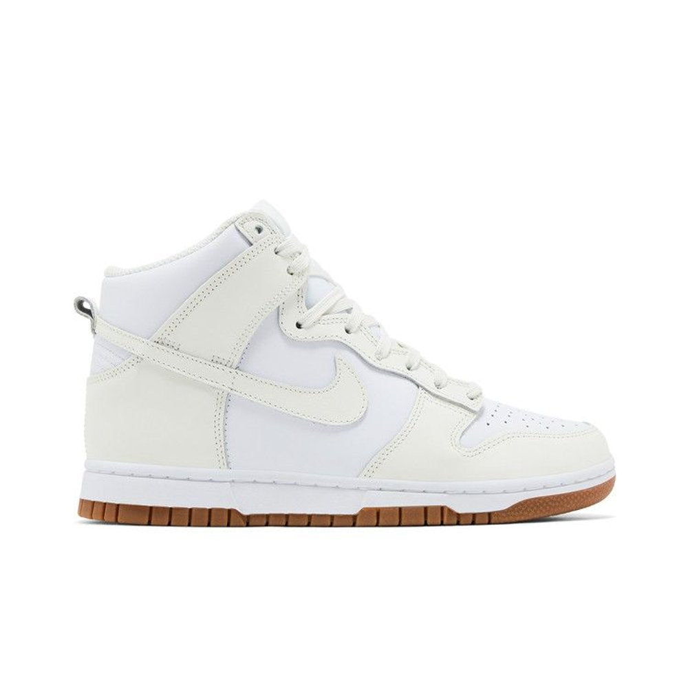 Nike Dunk High Sail Gum (Women's) – boční pohled | Purekickz
