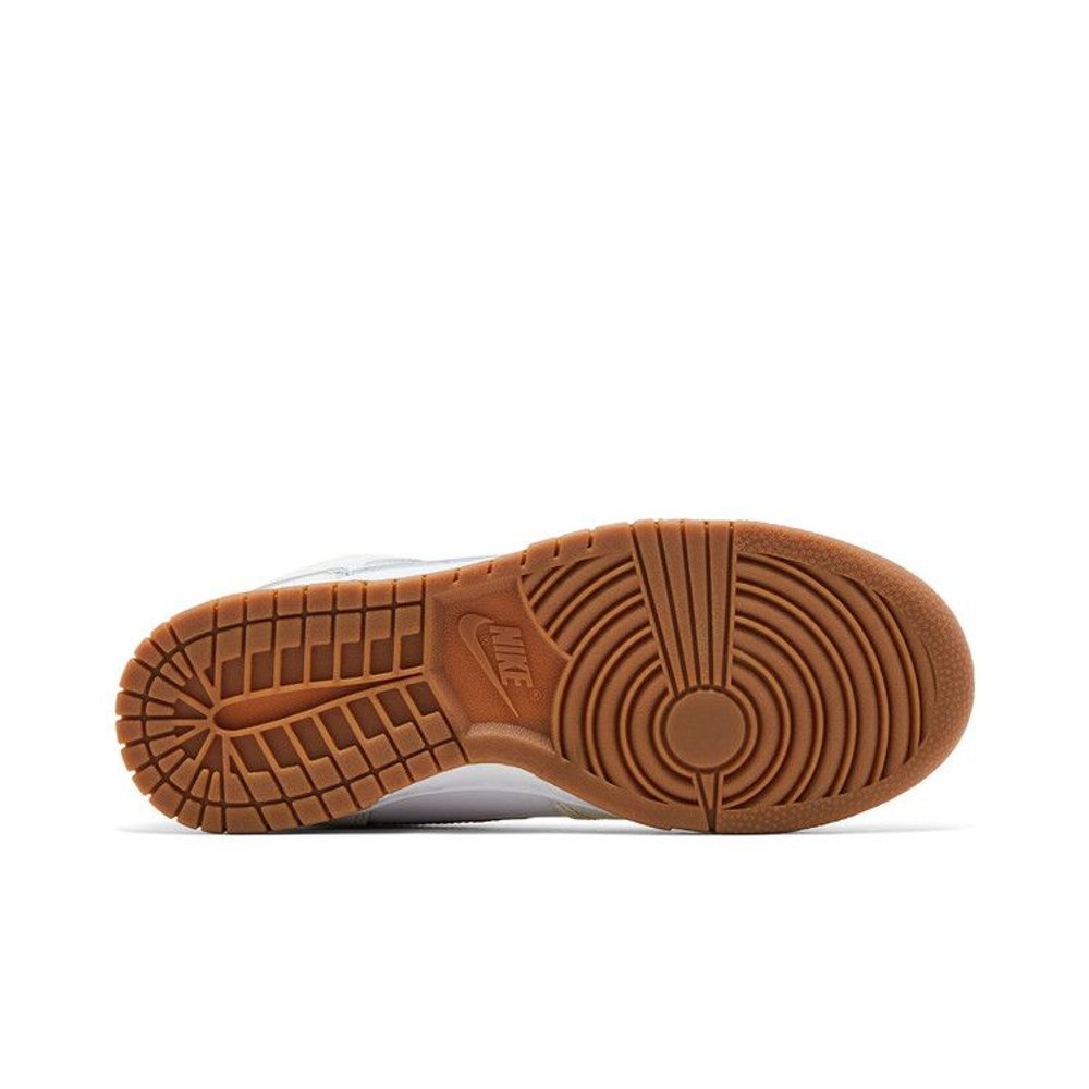 Nike Dunk High Sail Gum (Women's) – zadní pohled | Purekickz