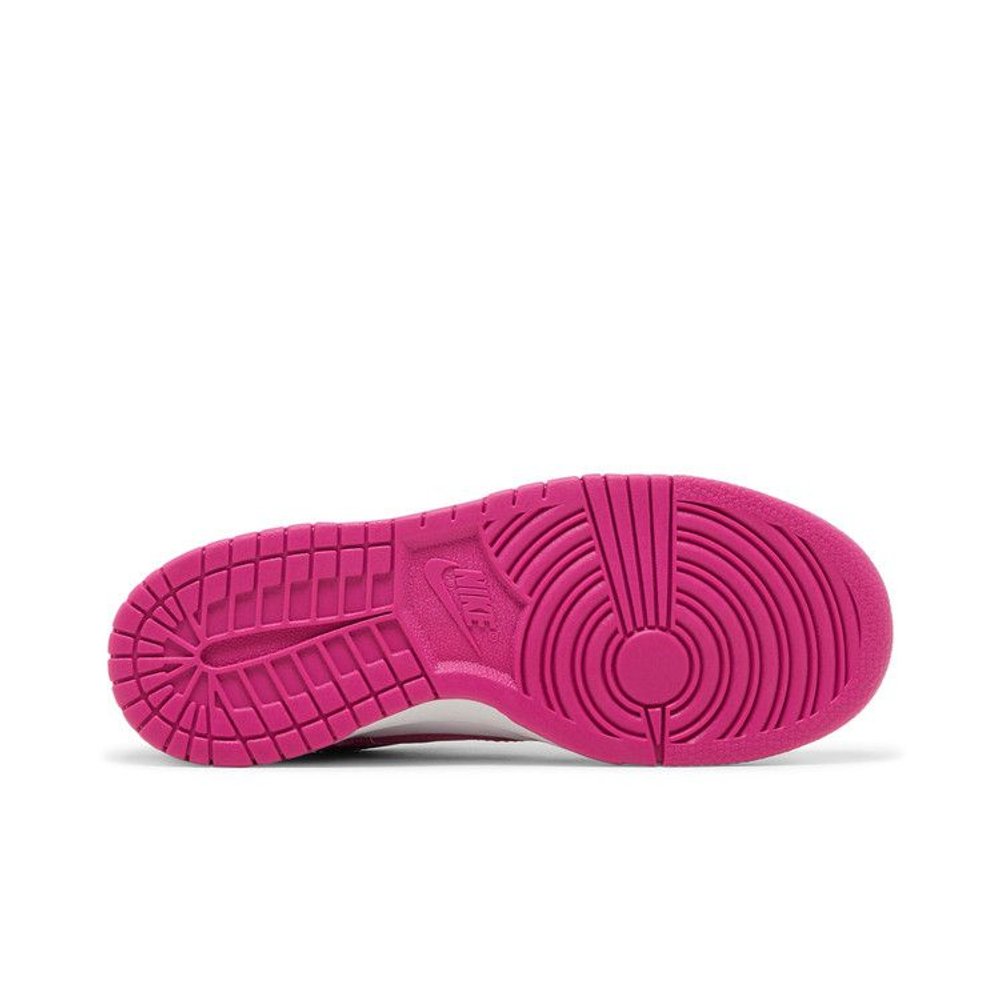 Nike Dunk Low Active Fuchsia (GS) – zadní pohled | Purekickz