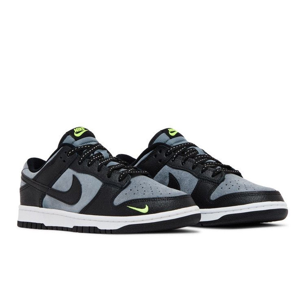 Nike Dunk Low Black Cool Grey Volt Mini Swoosh – lifestyle foto | Purekickz