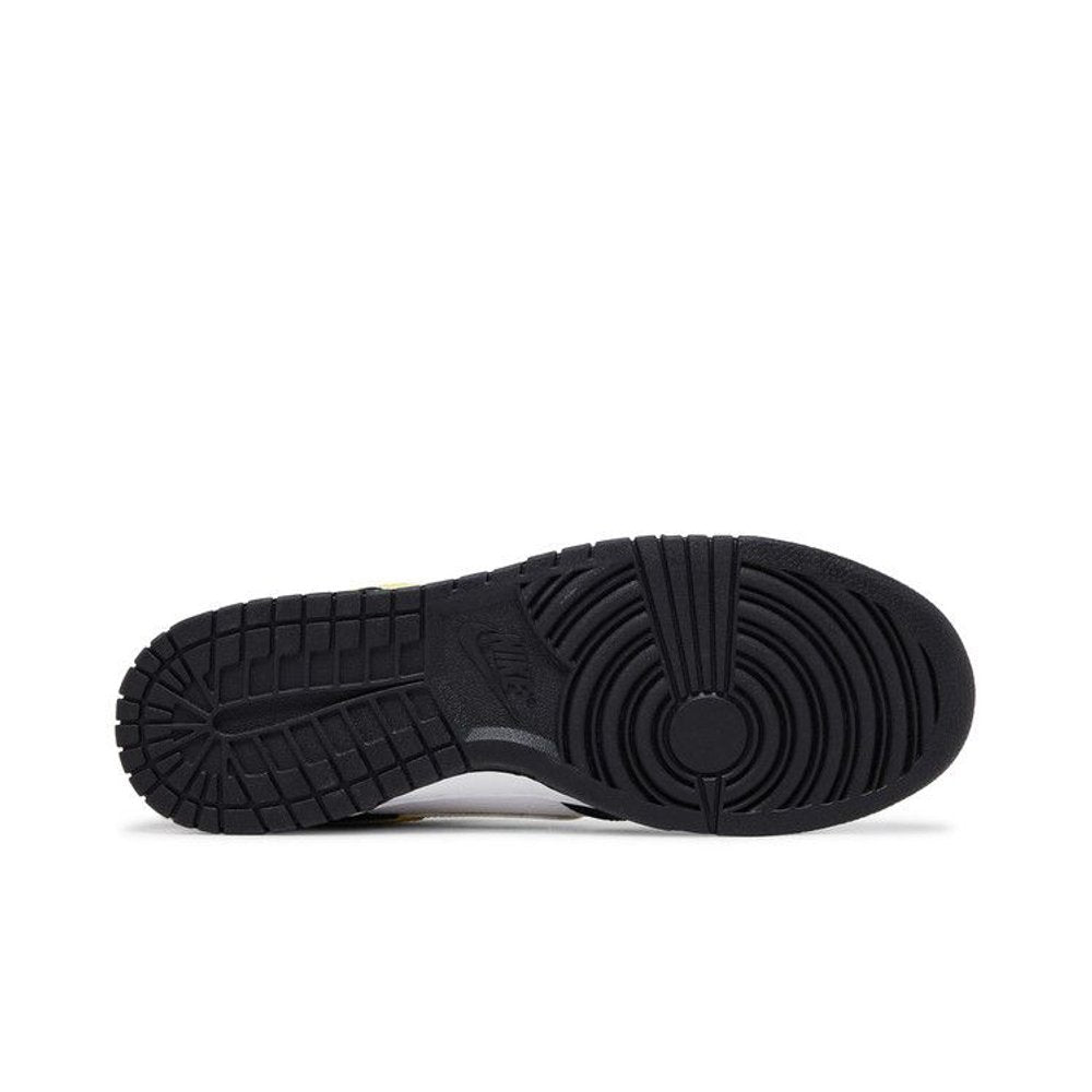 Nike Dunk Low Black Opti Yellow – zadní pohled | Purekickz