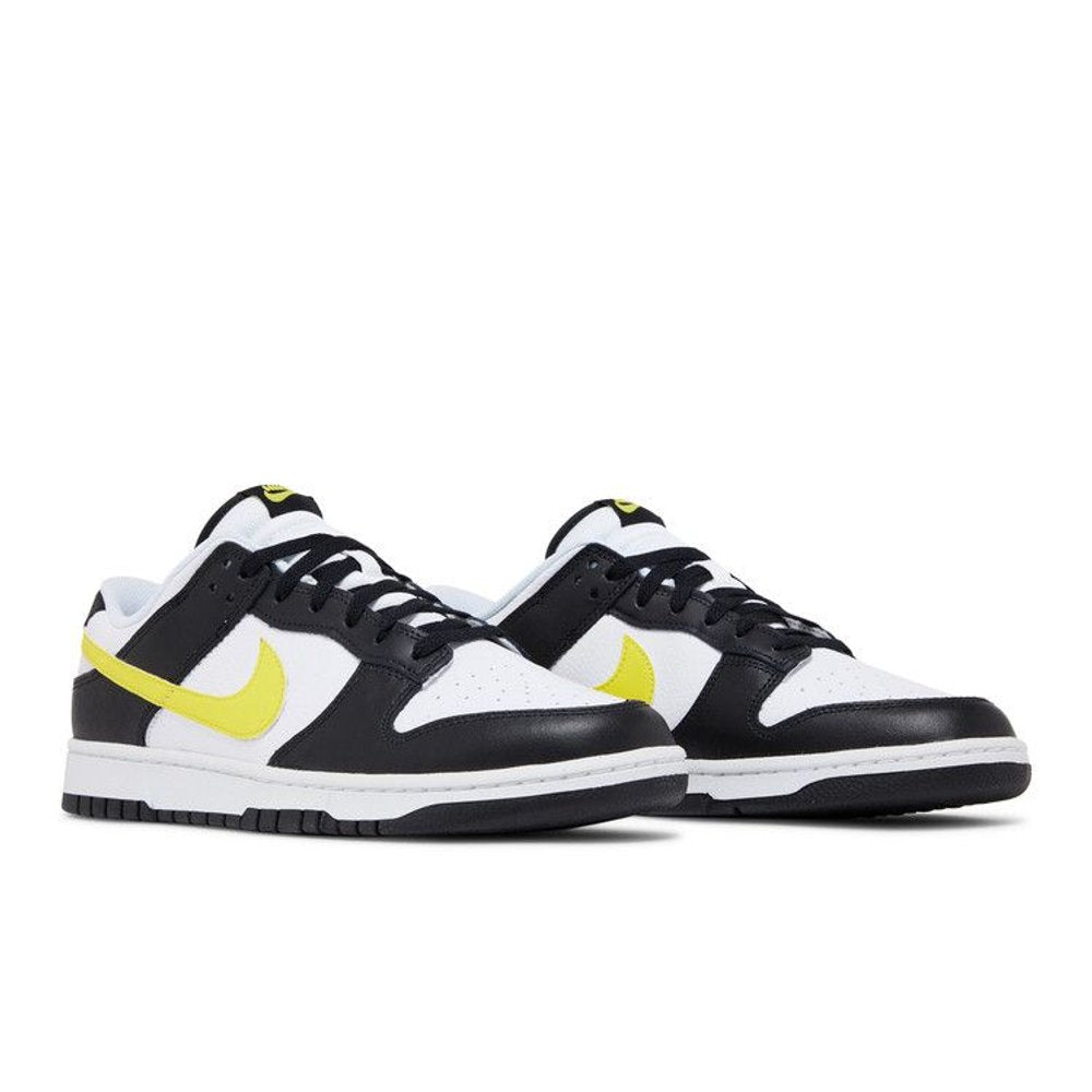 Nike Dunk Low Black Opti Yellow – lifestyle foto | Purekickz