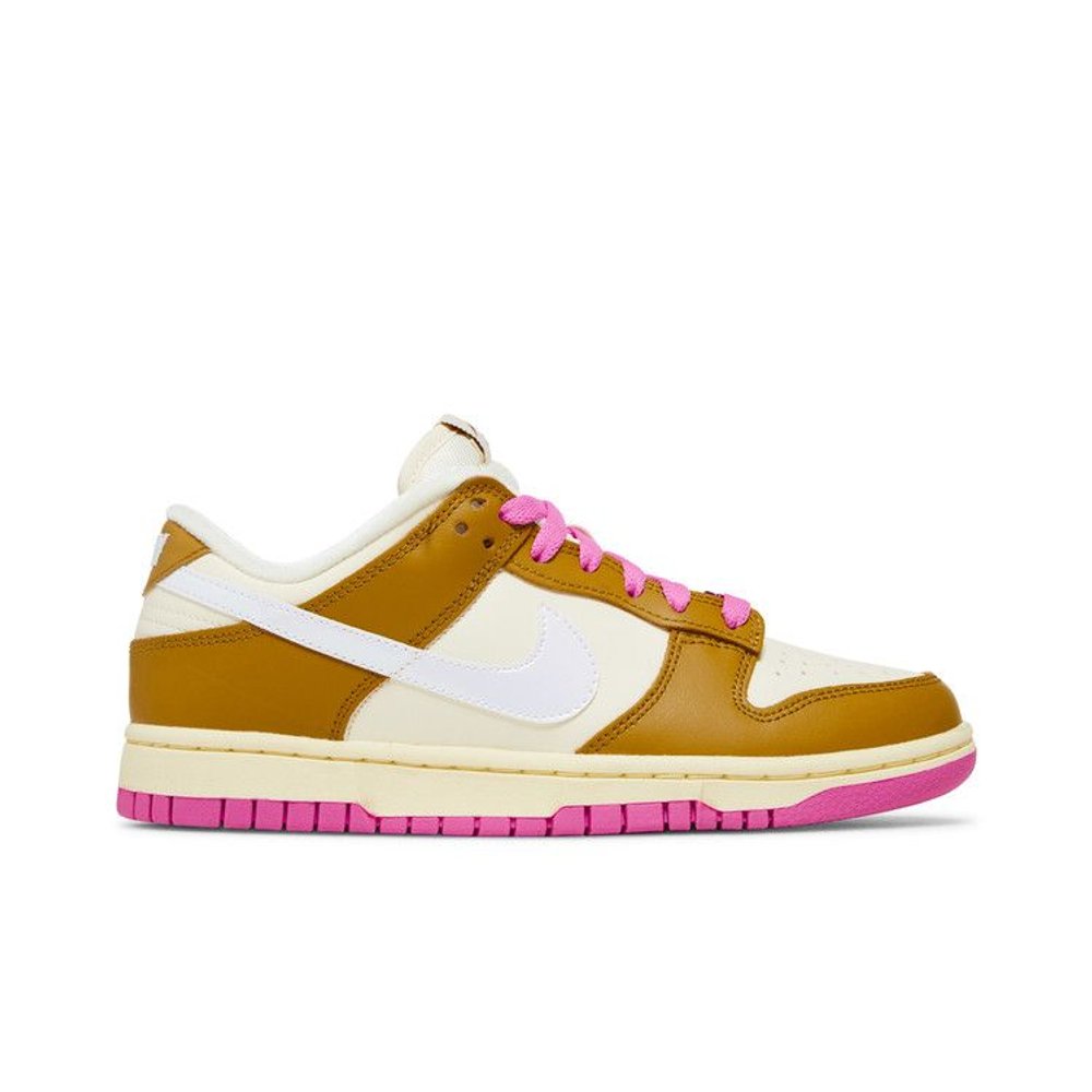 Nike Dunk Low Bronzine Pink (W) – boční pohled | Purekickz