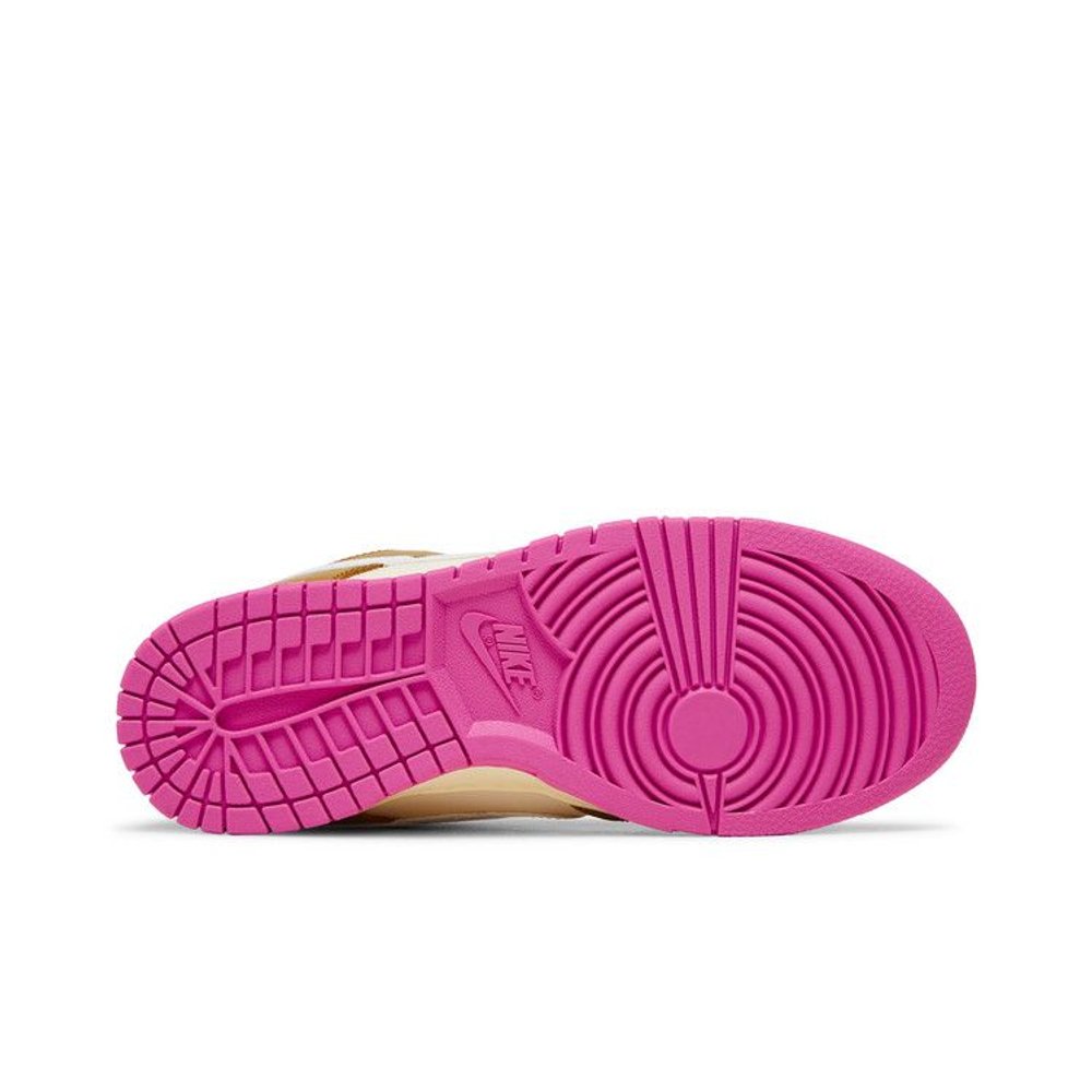 Nike Dunk Low Bronzine Pink (W) – zadní pohled | Purekickz