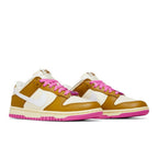 Nike Dunk Low Bronzine Pink (W) – lifestyle foto | Purekickz
