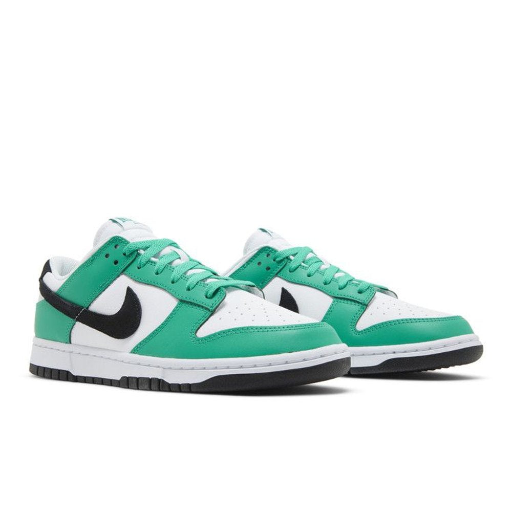 Nike Dunk Low Celtics – lifestyle foto | Purekickz