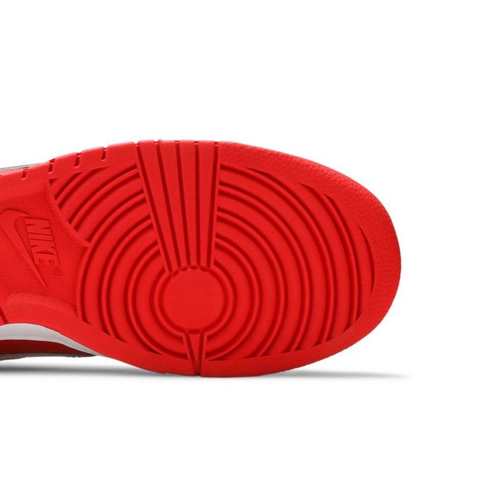 Nike Dunk Low Championship Red – pohled shora | Purekickz
