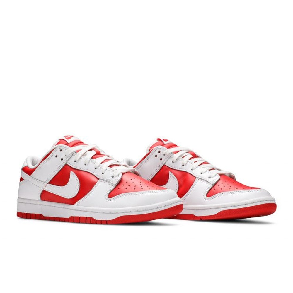 Nike Dunk Low Championship Red – lifestyle foto | Purekickz