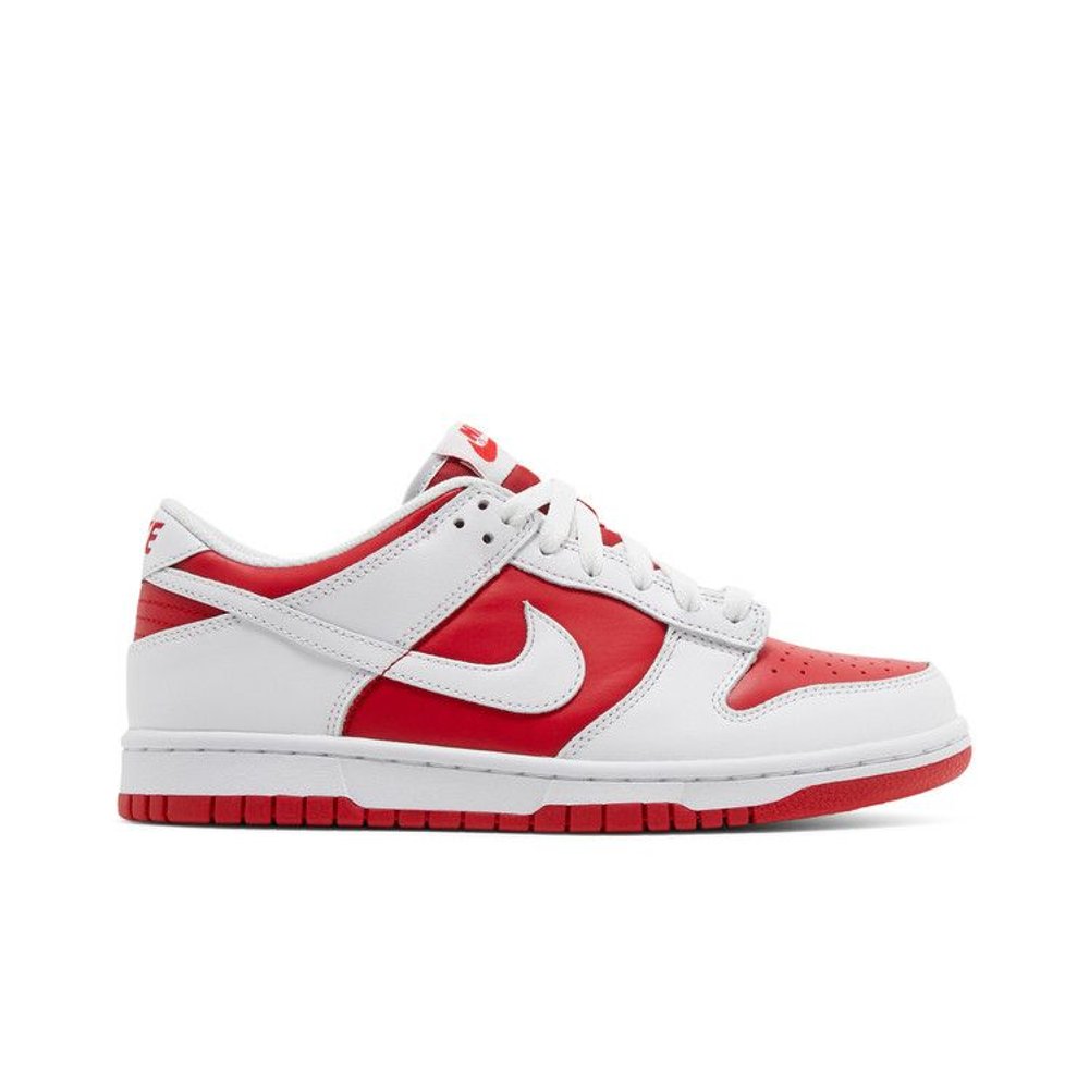 Nike Dunk Low Championship Red (GS) – boční pohled | Purekickz