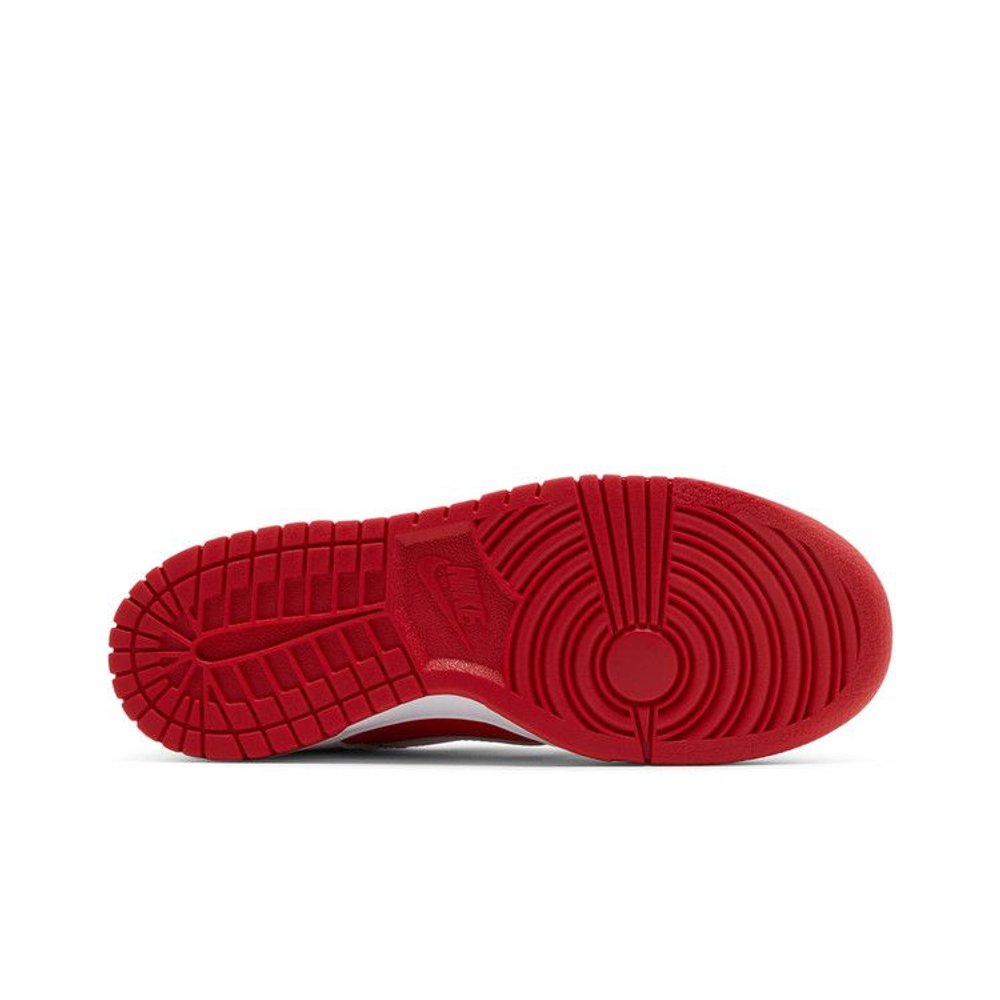 Nike Dunk Low Championship Red (GS) – zadní pohled | Purekickz