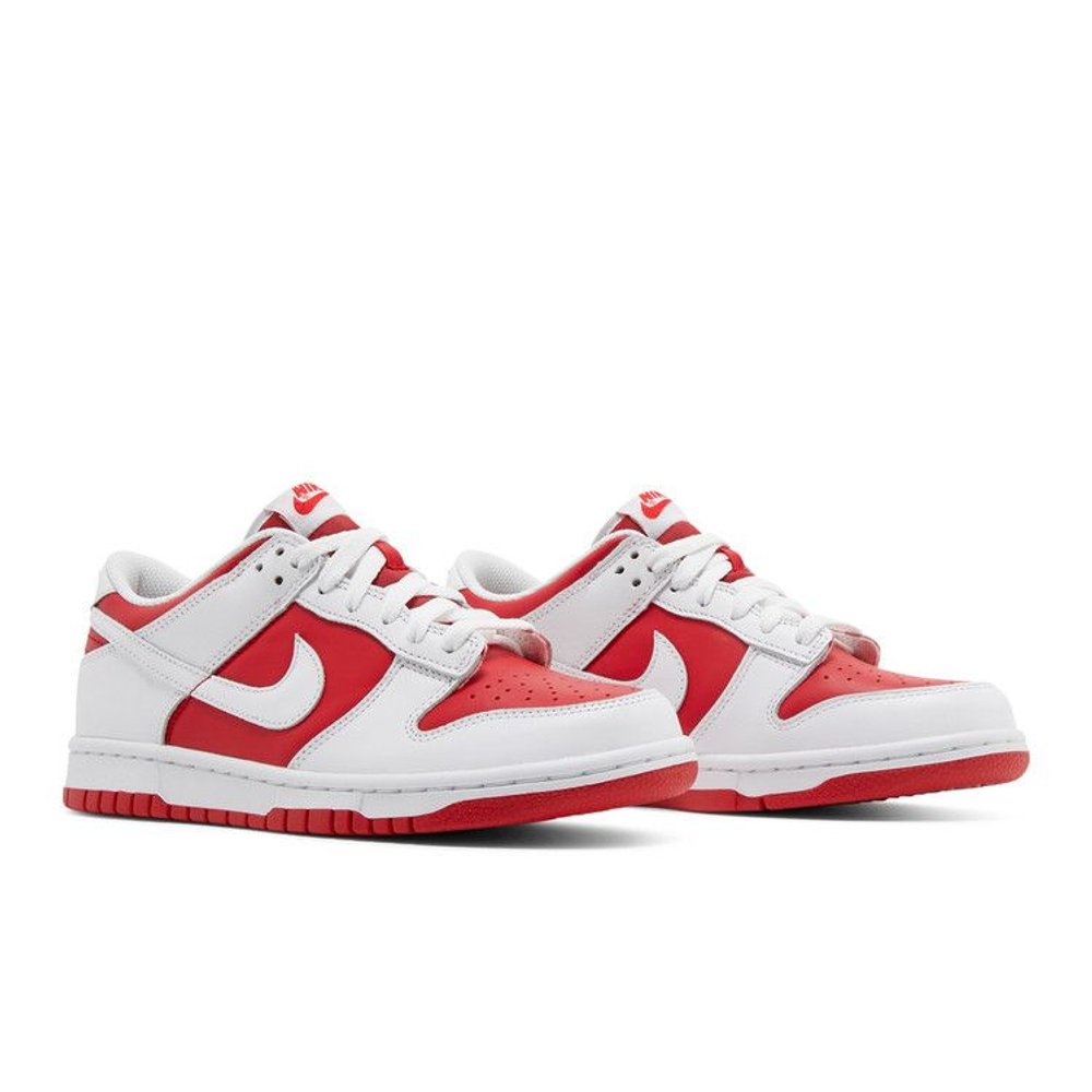 Nike Dunk Low Championship Red (GS) – lifestyle foto | Purekickz