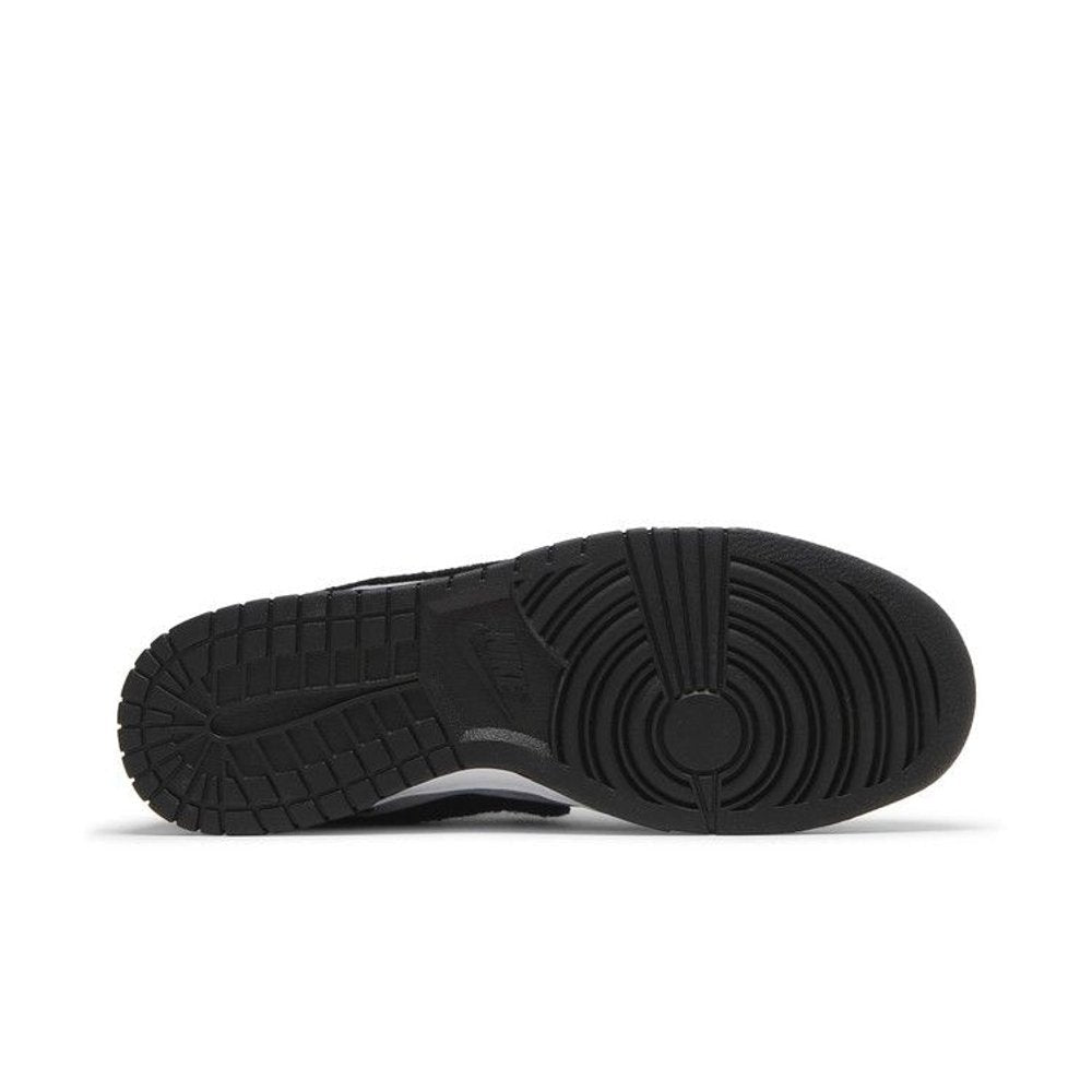 Nike Dunk Low Chenille Swoosh - Black Grey Fog – zadní pohled | Purekickz