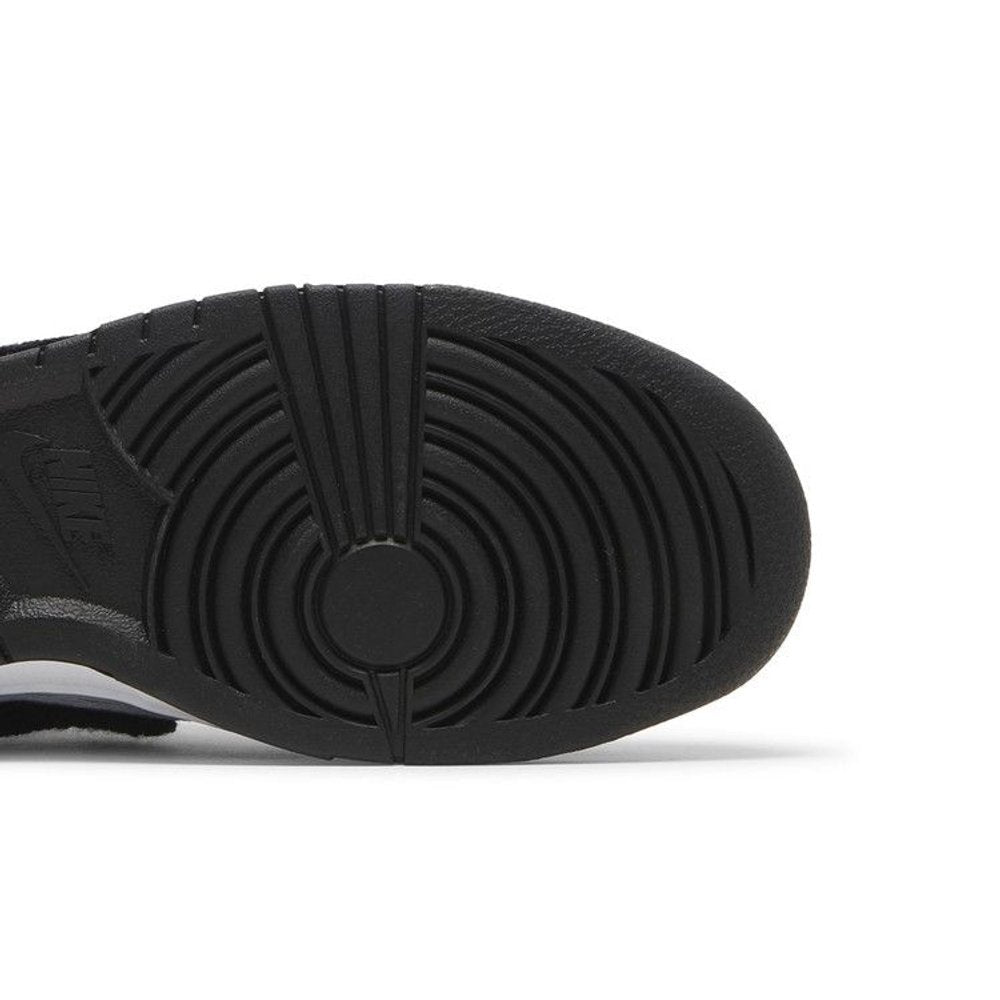 Nike Dunk Low Chenille Swoosh - Black Grey Fog – pohled shora | Purekickz