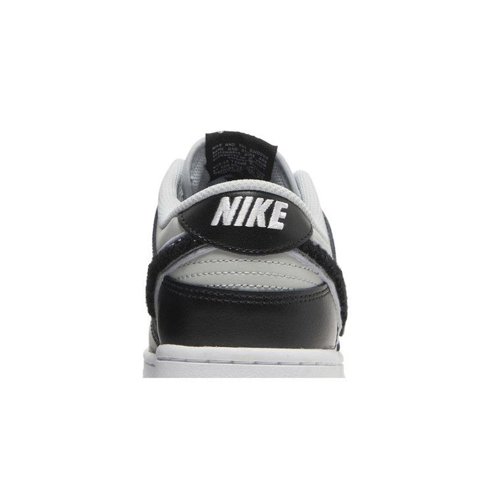 Nike Dunk Low Chenille Swoosh - Black Grey Fog – detail materiálu | Purekickz