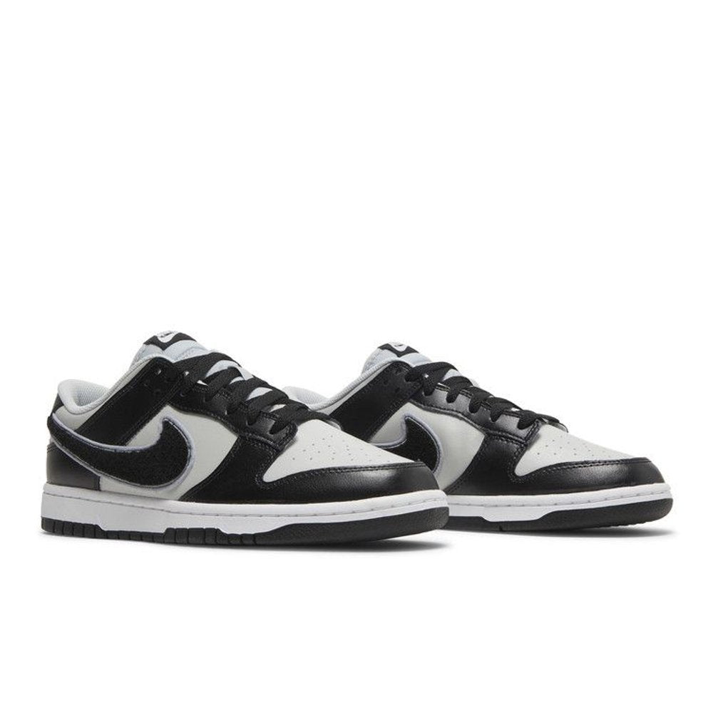 Nike Dunk Low Chenille Swoosh - Black Grey Fog – lifestyle foto | Purekickz