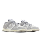 Nike Dunk Low Cool Grey Football Grey (W) – lifestyle foto | Purekickz