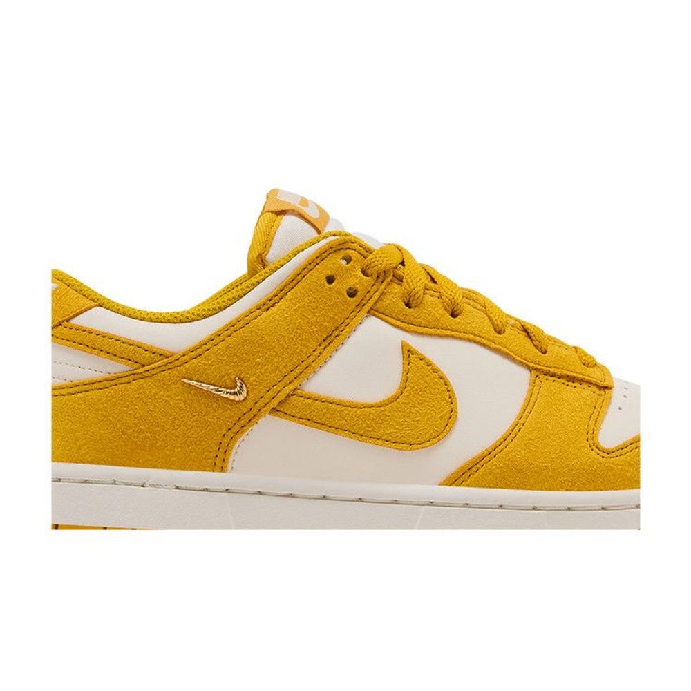 Nike Dunk Low Dark Sulfur Gold Mini Swoosh (W) – detail | Purekickz