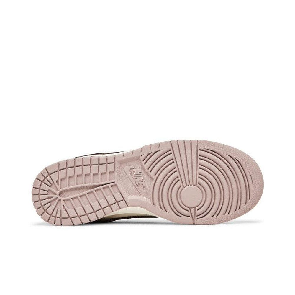 Nike Dunk Low Diffused Taupe – zadní pohled | Purekickz