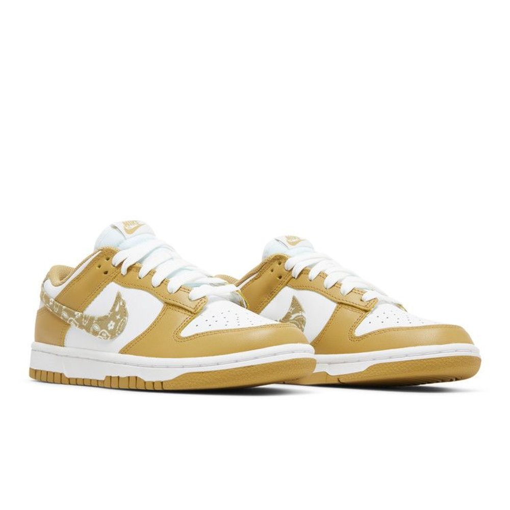 Nike Dunk Low Essential Paisley Pack Barley (W) – lifestyle foto | Purekickz
