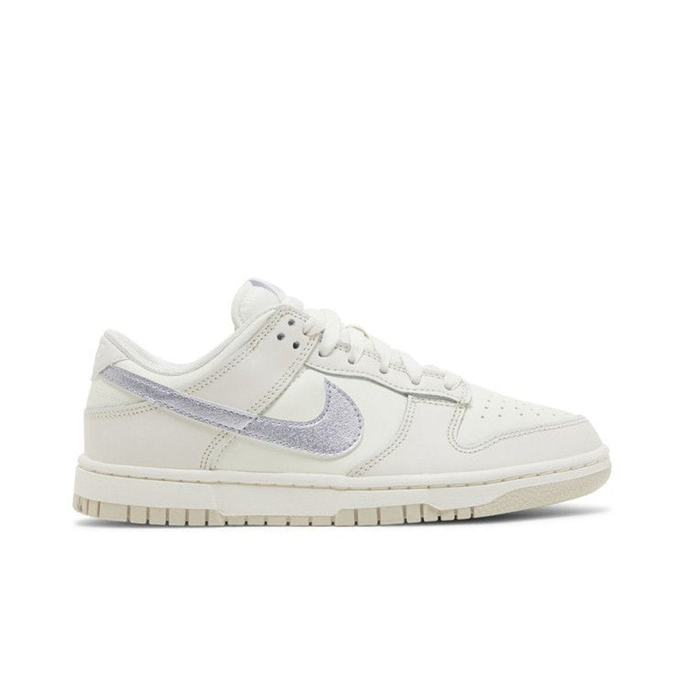 Nike Dunk Low Essential Sail Oxygen Purple (W) – boční pohled | Purekickz