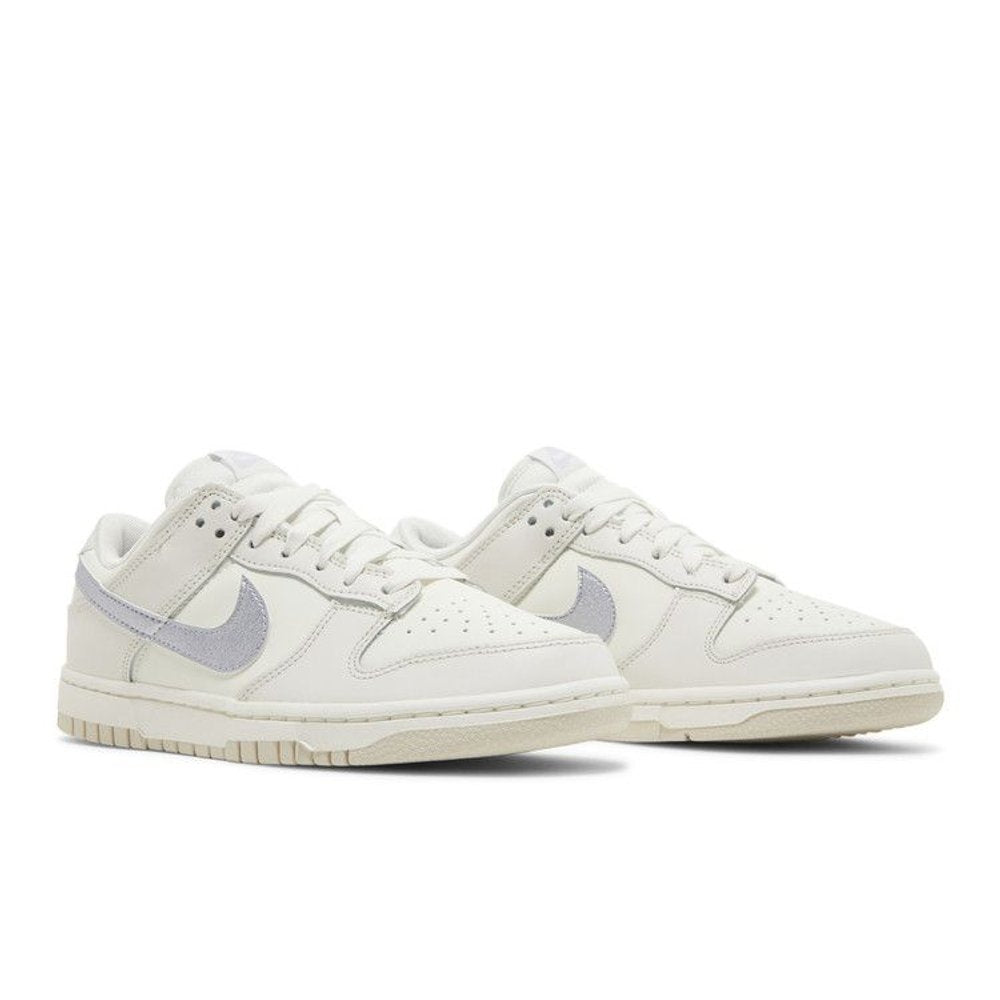 Nike Dunk Low Essential Sail Oxygen Purple (W) – lifestyle foto | Purekickz