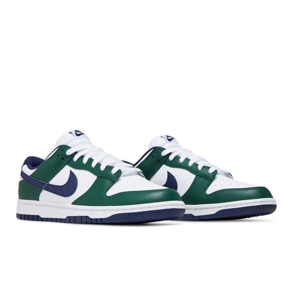 Nike Dunk Low Fir Midnight Navy – lifestyle foto | Purekickz