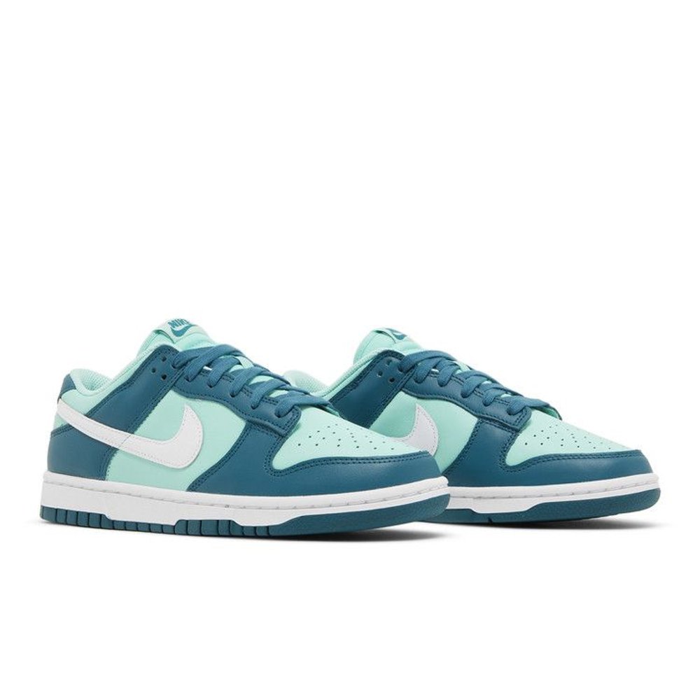 Nike Dunk Low Geode Teal – lifestyle foto | Purekickz