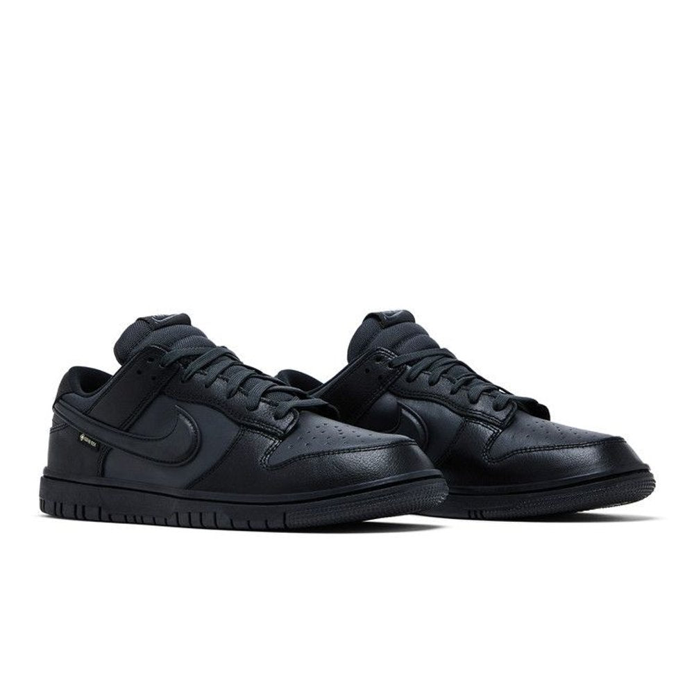 Nike Dunk Low Gore-Tex Triple Black – lifestyle foto | Purekickz