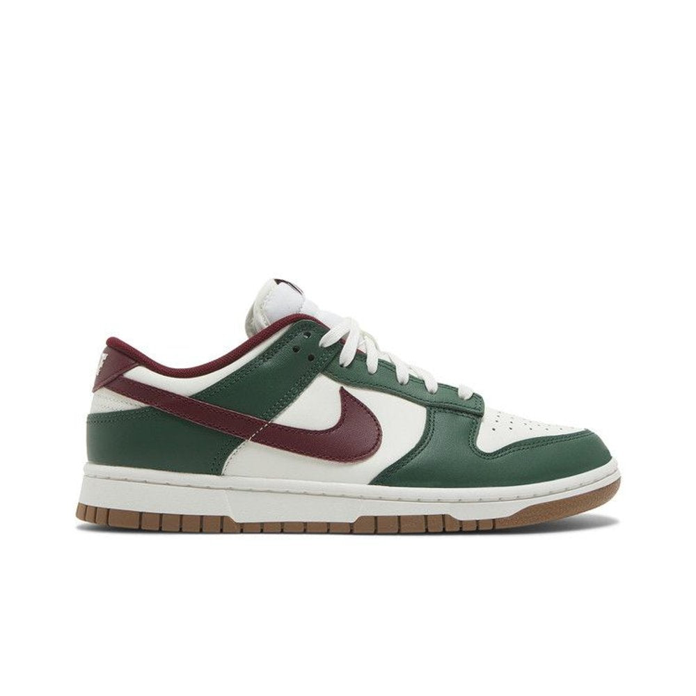 Nike Dunk Low Gorge Green Team Red – boční pohled | Purekickz