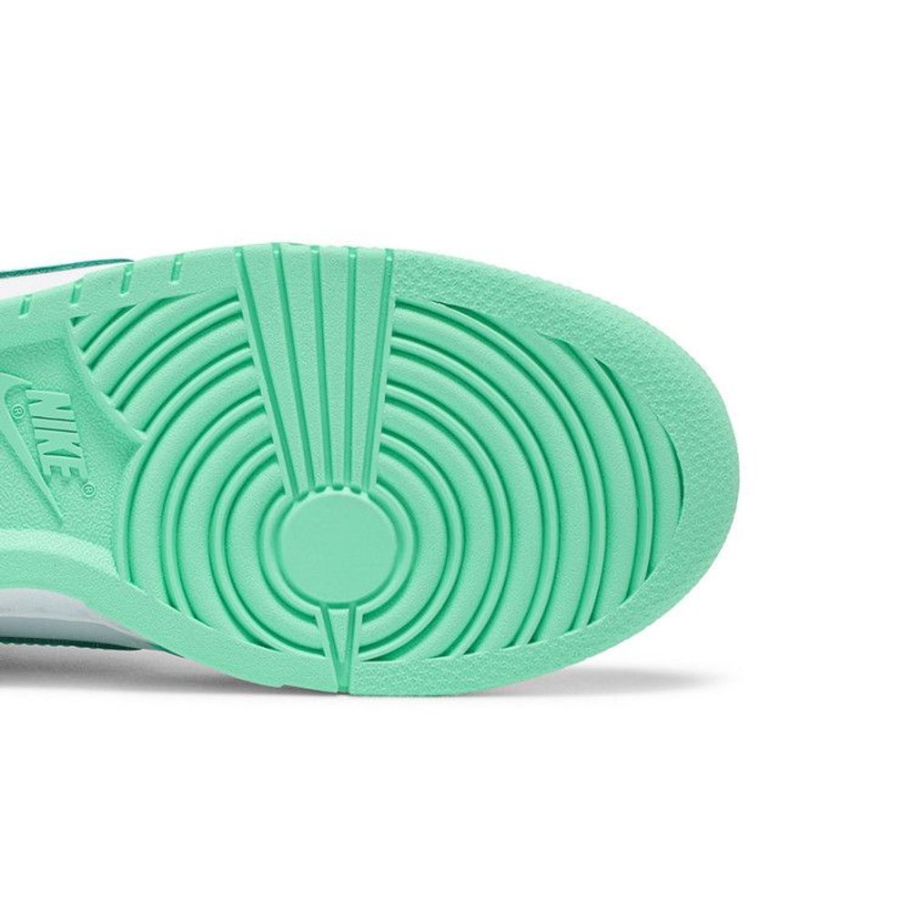 Nike Dunk Low Green Glow – pohled shora | Purekickz