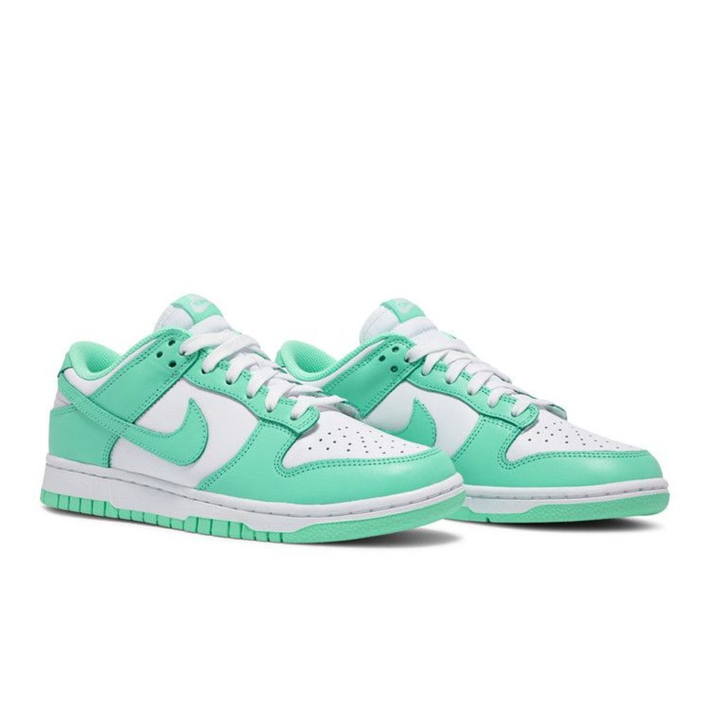 Nike Dunk Low Green Glow – lifestyle foto | Purekickz