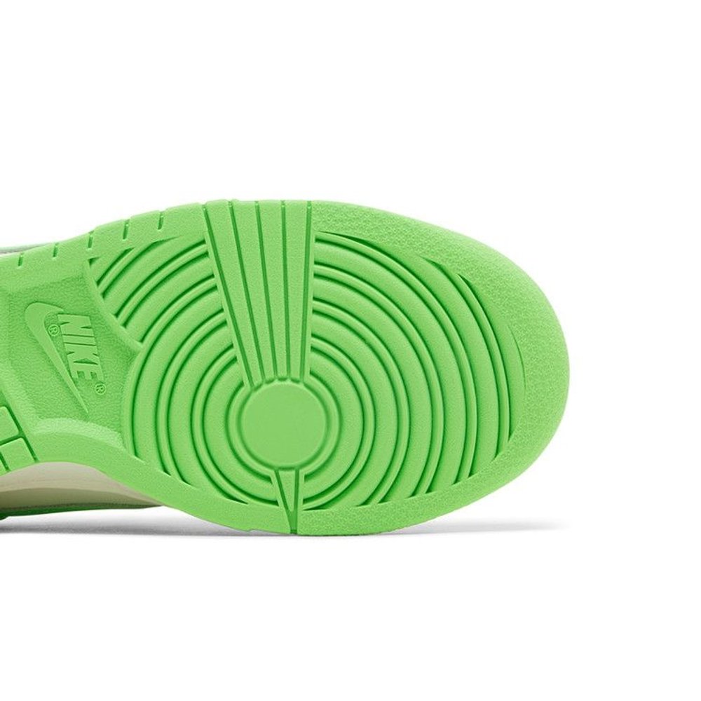 Nike Dunk Low Green Strike (W) – pohled shora | Purekickz