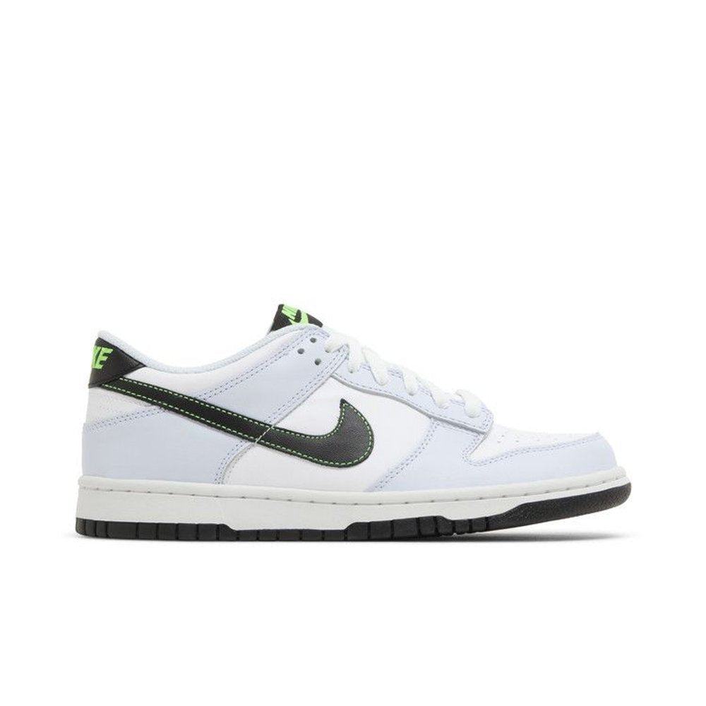 Nike Dunk Low Grey Green Strike (GS) – boční pohled | Purekickz