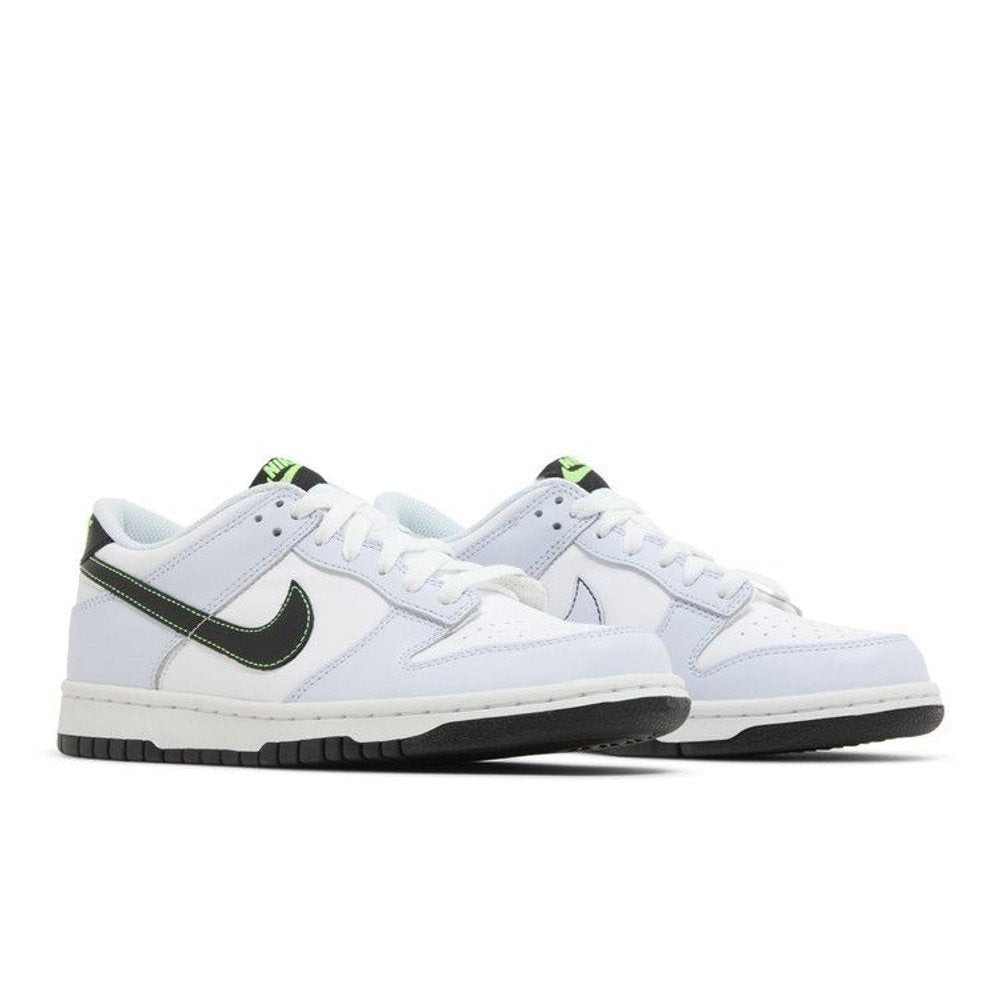 Nike Dunk Low Grey Green Strike (GS) – lifestyle foto | Purekickz