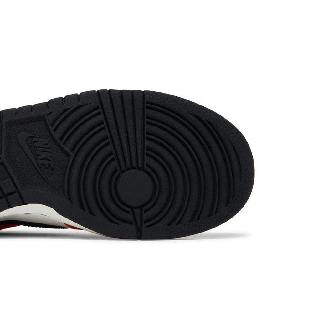 Nike Dunk Low Halloween (2022) (GS) – pohled shora | Purekickz