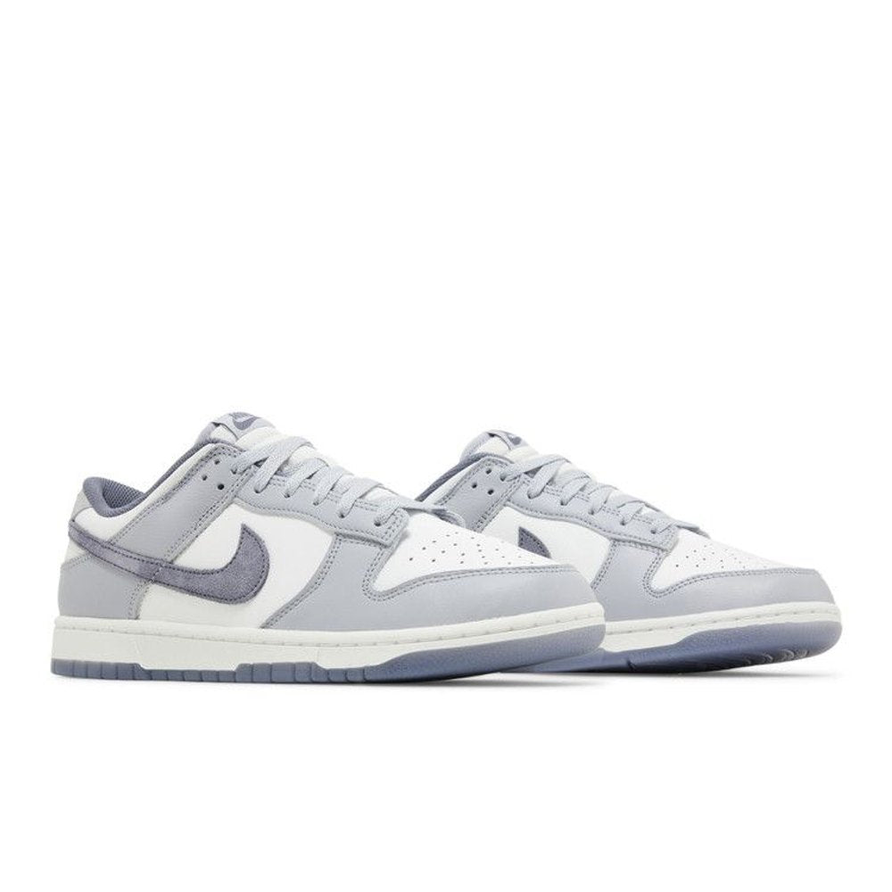 Nike Dunk Low Light Carbon – lifestyle foto | Purekickz