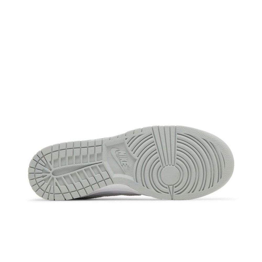 Nike Dunk Low Light Silver Corduroy (W) – zadní pohled | Purekickz