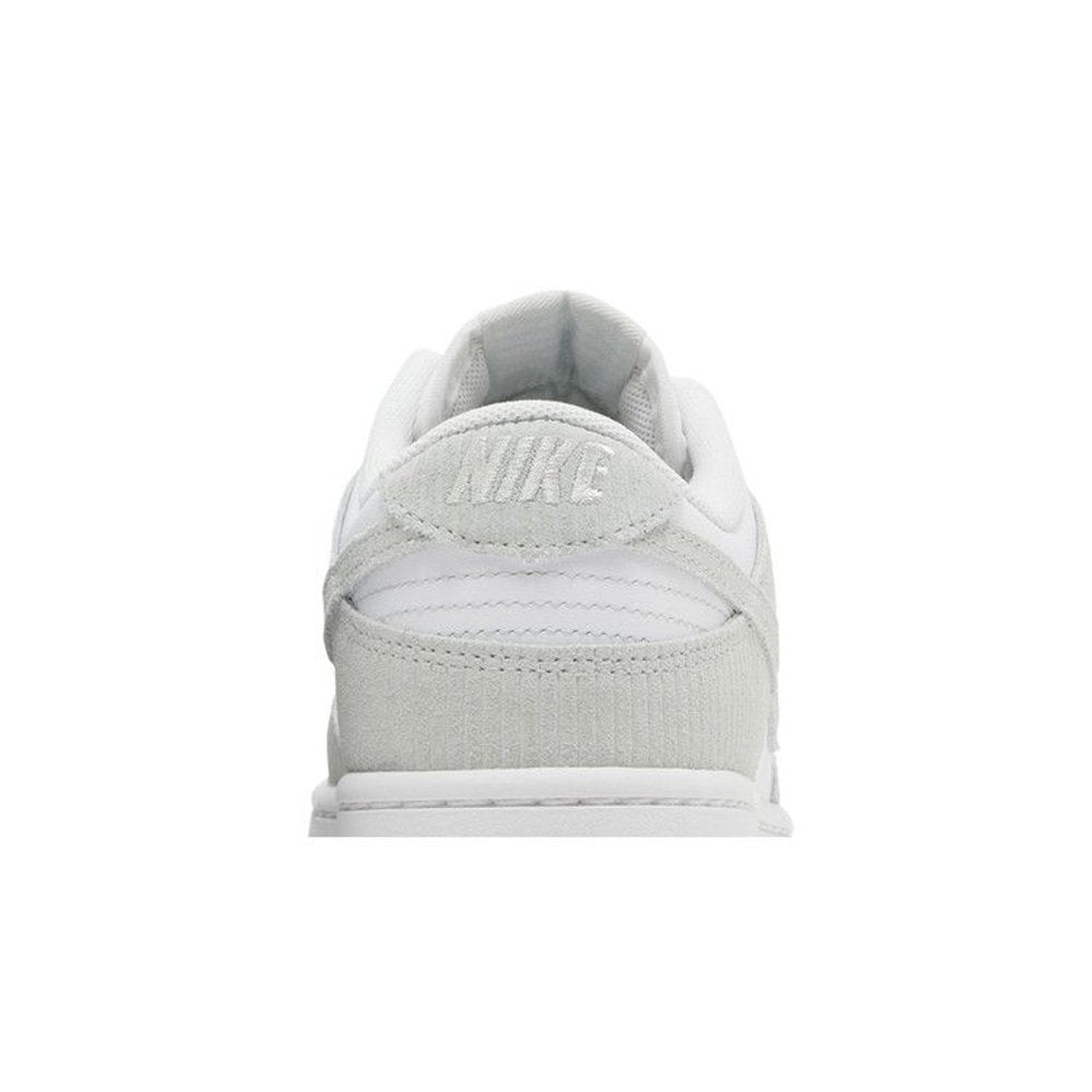 Nike Dunk Low Light Silver Corduroy (W) – detail materiálu | Purekickz