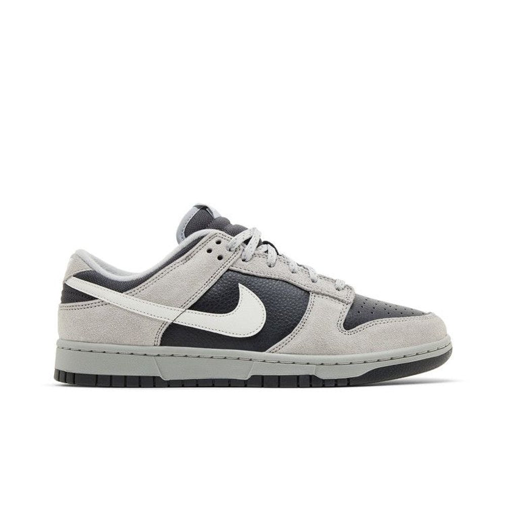 Nike Dunk Low Light Smoke Grey Anthracite – boční pohled | Purekickz
