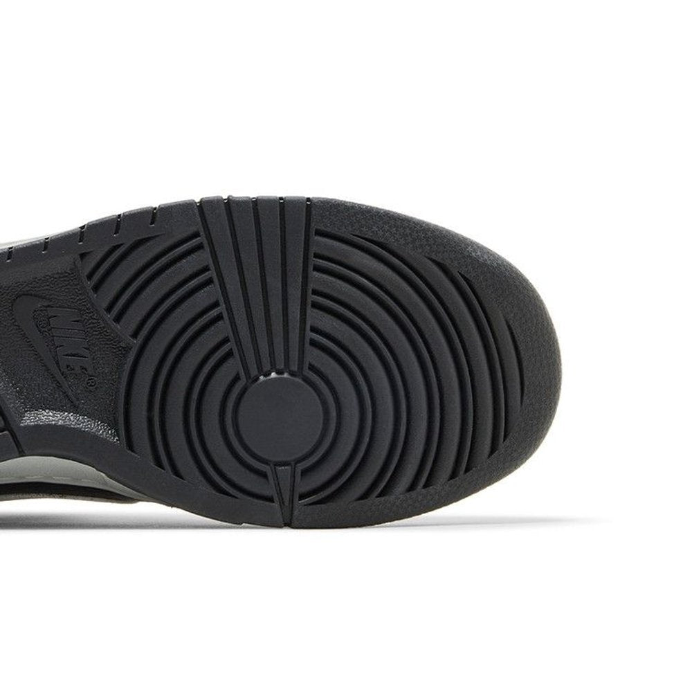 Nike Dunk Low Light Smoke Grey Anthracite – pohled shora | Purekickz