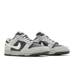Nike Dunk Low Light Smoke Grey Anthracite – lifestyle foto | Purekickz